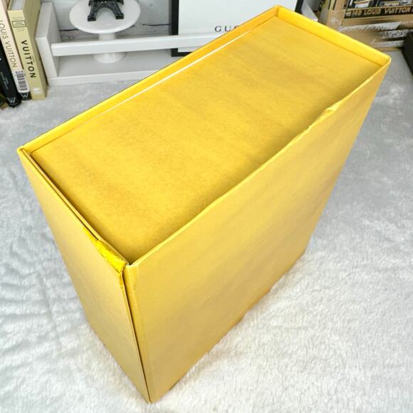 FENDI Magnetic Closure Large Box with tissue paper NICE! - Picture 4 of 11